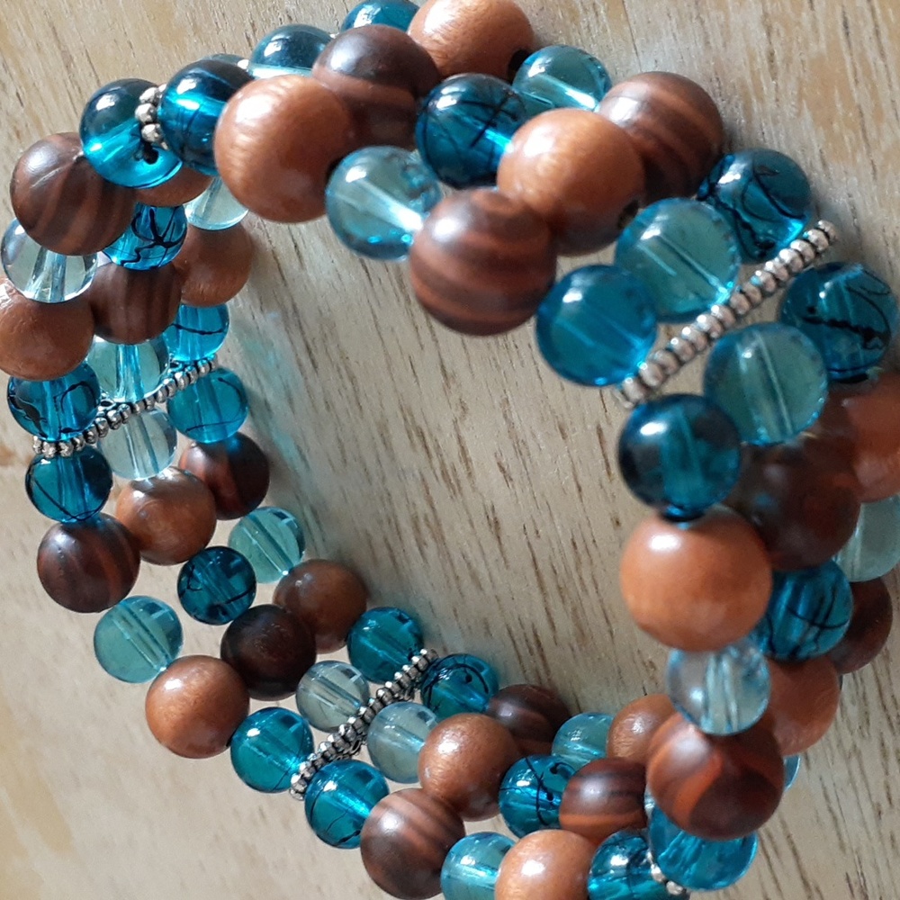 Triple strand beaded elastic Bracelet Y111